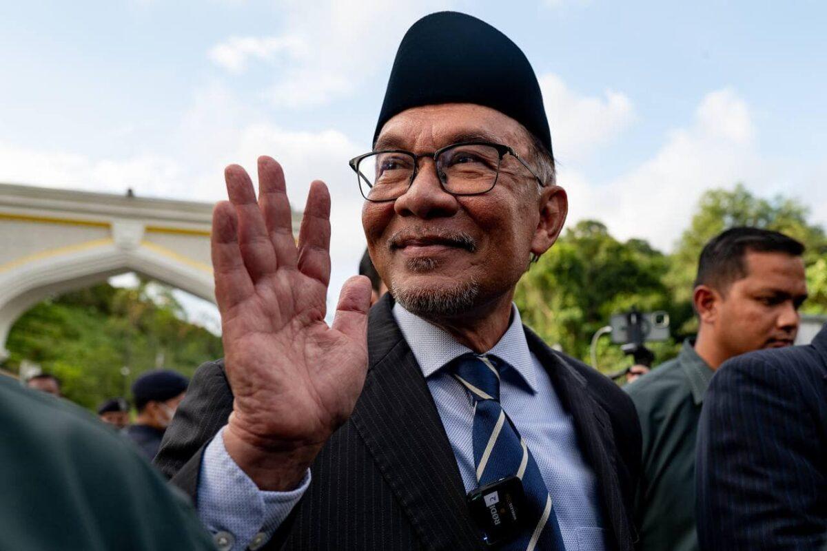 Anwar Ibrahim will be sworn in as PM of Malaysia at 5 p.m. today