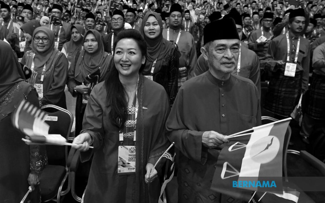 Tributes Flow for Tun Abdullah: A Humble Statesman Remembered by Leaders Across the Nation