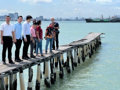 Chaos in Penang: High Tides and Winds Force Closure of Historic Tan and Chew Jetties
